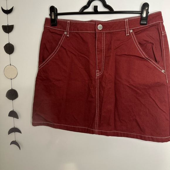 H&M Divided Red Contrast Stitch Skirt - Picture 4 of 5